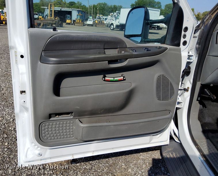 image for item KW9029 2004 Ford F550 Super Duty XL bucket truck