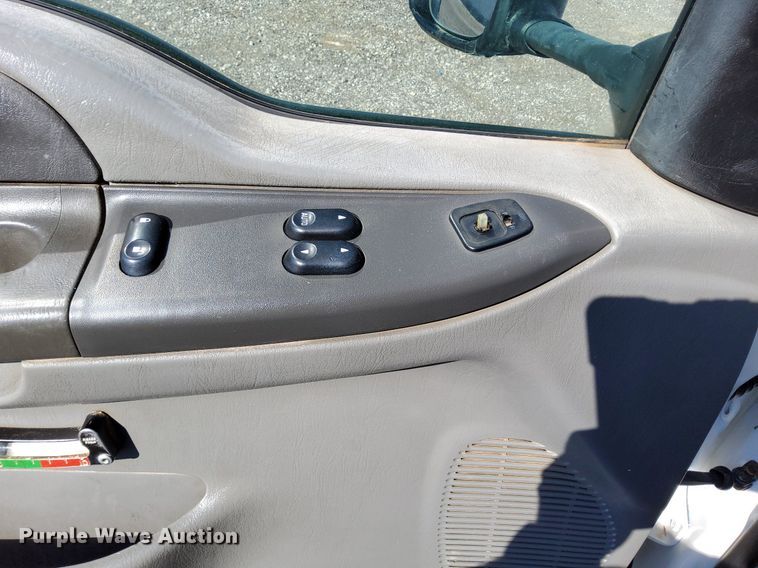 image for item KW9029 2004 Ford F550 Super Duty XL bucket truck