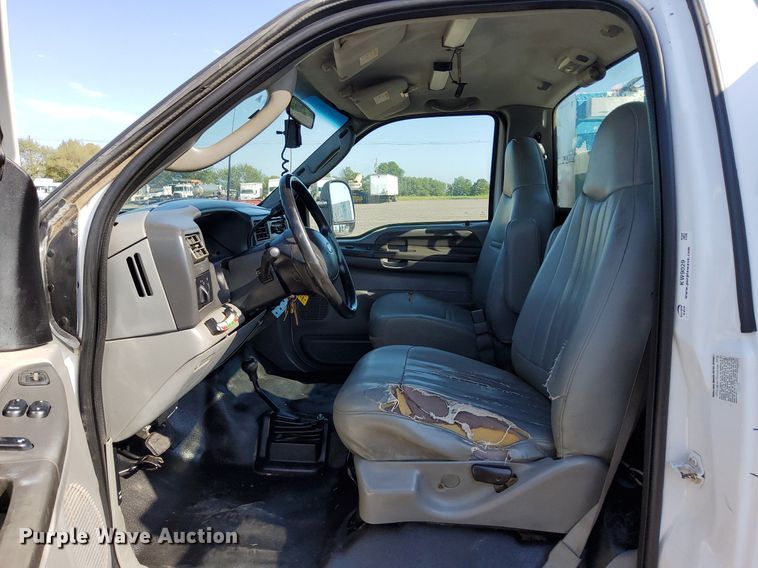 image for item KW9029 2004 Ford F550 Super Duty XL bucket truck