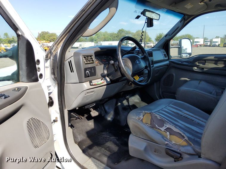 image for item KW9029 2004 Ford F550 Super Duty XL bucket truck