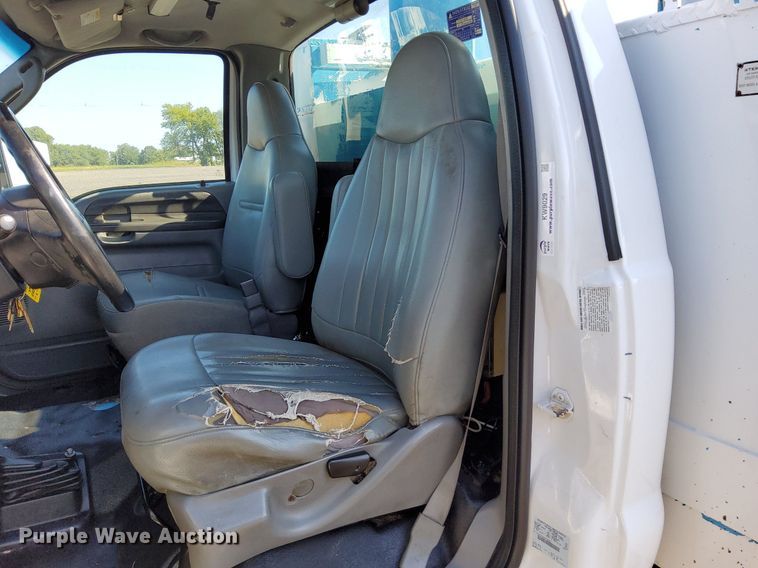 image for item KW9029 2004 Ford F550 Super Duty XL bucket truck