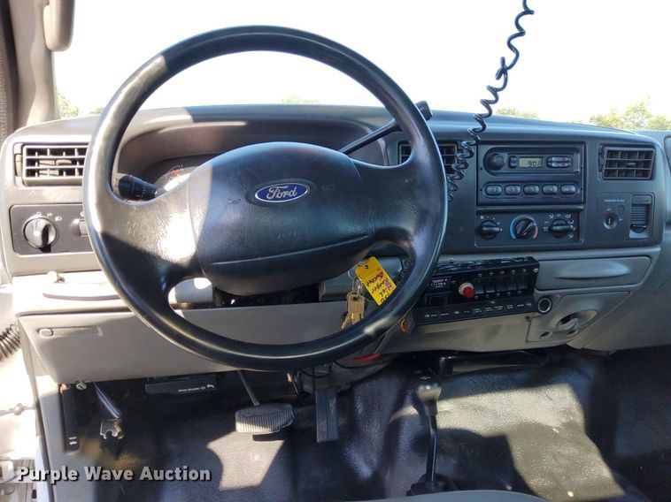 image for item KW9029 2004 Ford F550 Super Duty XL bucket truck