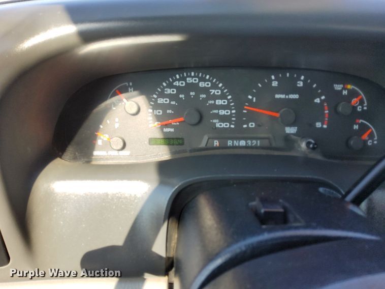 image for item KW9029 2004 Ford F550 Super Duty XL bucket truck