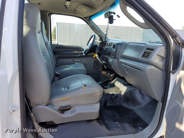 image for item KW9029 2004 Ford F550 Super Duty XL bucket truck