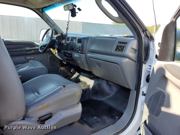 image for item KW9029 2004 Ford F550 Super Duty XL bucket truck