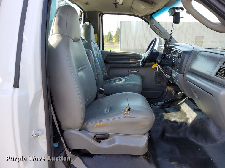 image for item KW9029 2004 Ford F550 Super Duty XL bucket truck