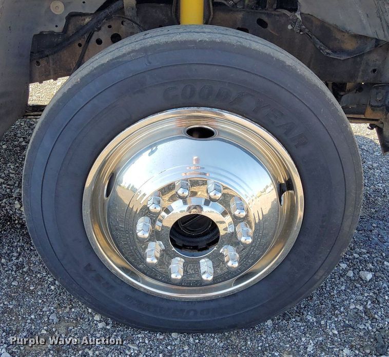 image for item KW9029 2004 Ford F550 Super Duty XL bucket truck