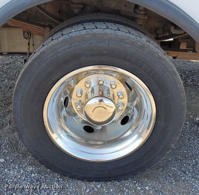 image for item KW9029 2004 Ford F550 Super Duty XL bucket truck