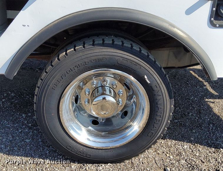 image for item KW9029 2004 Ford F550 Super Duty XL bucket truck