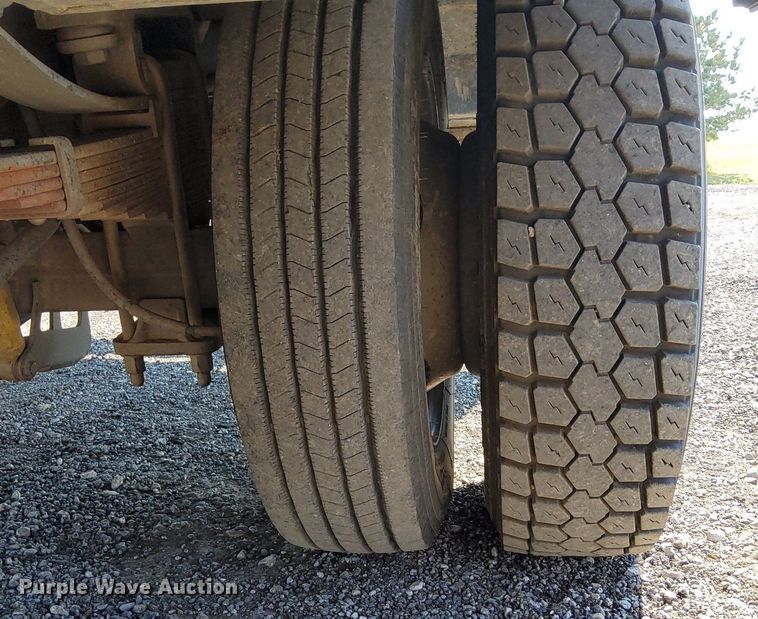 image for item KW9029 2004 Ford F550 Super Duty XL bucket truck