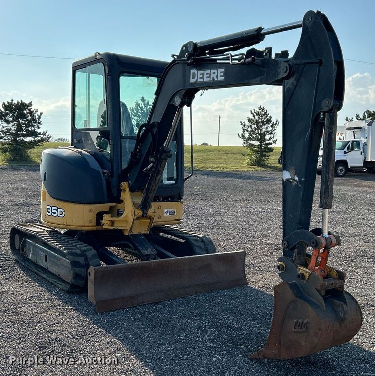 image for item KW9033 2013 John Deere 35D  mini excavator