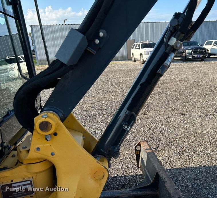 image for item KW9033 2013 John Deere 35D  mini excavator