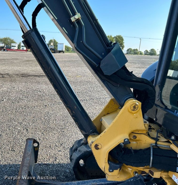 image for item KW9033 2013 John Deere 35D  mini excavator