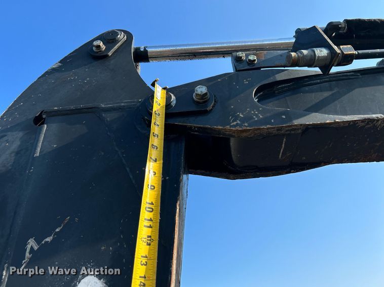 image for item KW9033 2013 John Deere 35D  mini excavator