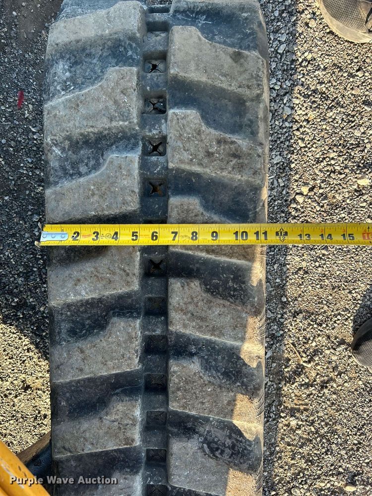 image for item KW9033 2013 John Deere 35D  mini excavator