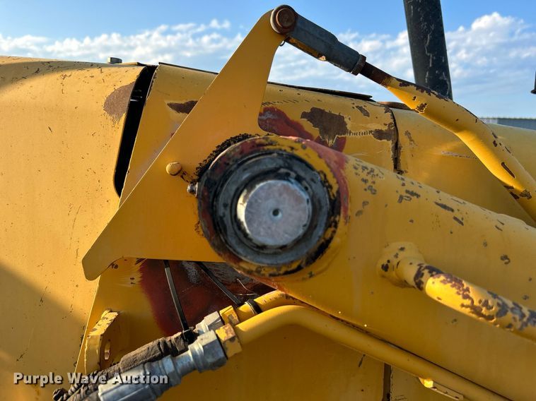 image for item KW9034 John Deere 210C  backhoe