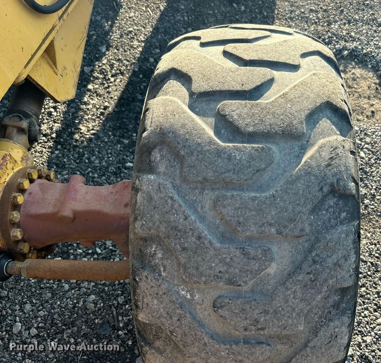 image for item KW9034 John Deere 210C  backhoe