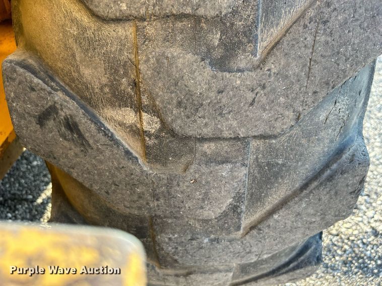 image for item KW9034 John Deere 210C  backhoe