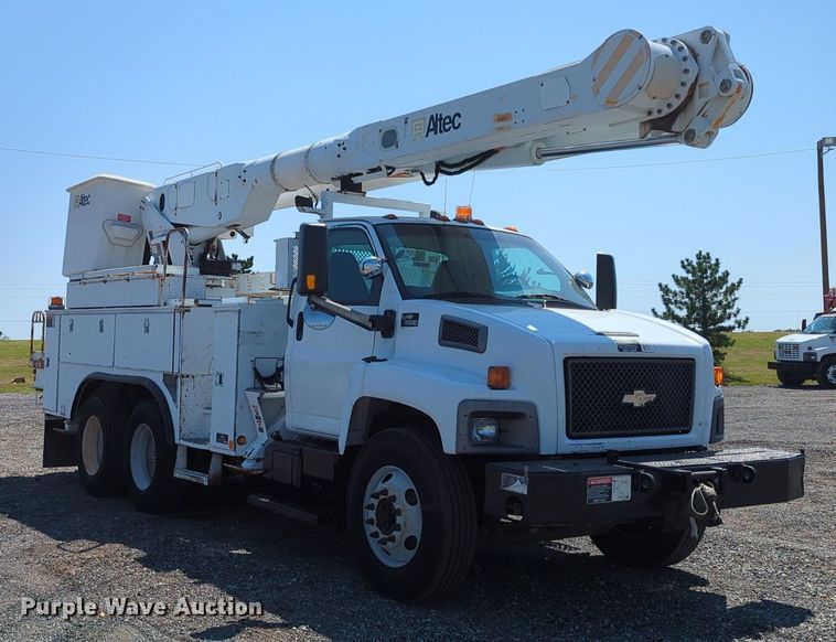 image for item KW9038 2006 Chevrolet C8500  bucket truck