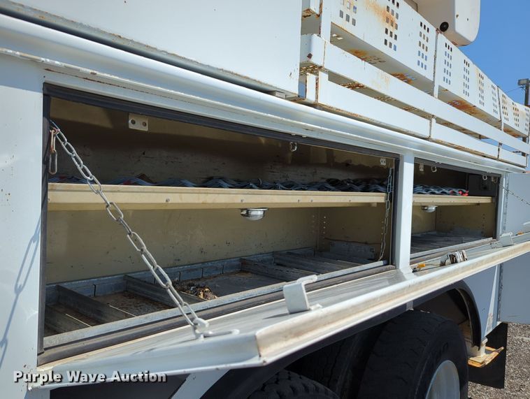 image for item KW9038 2006 Chevrolet C8500  bucket truck