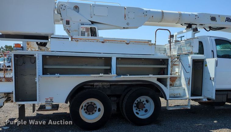 image for item KW9038 2006 Chevrolet C8500  bucket truck
