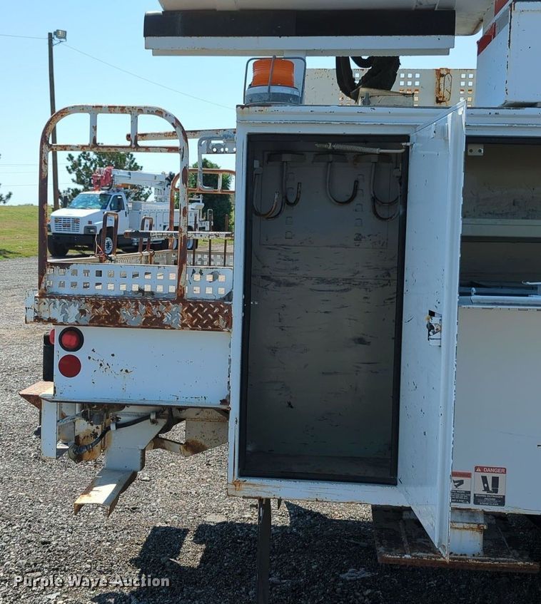 image for item KW9038 2006 Chevrolet C8500  bucket truck