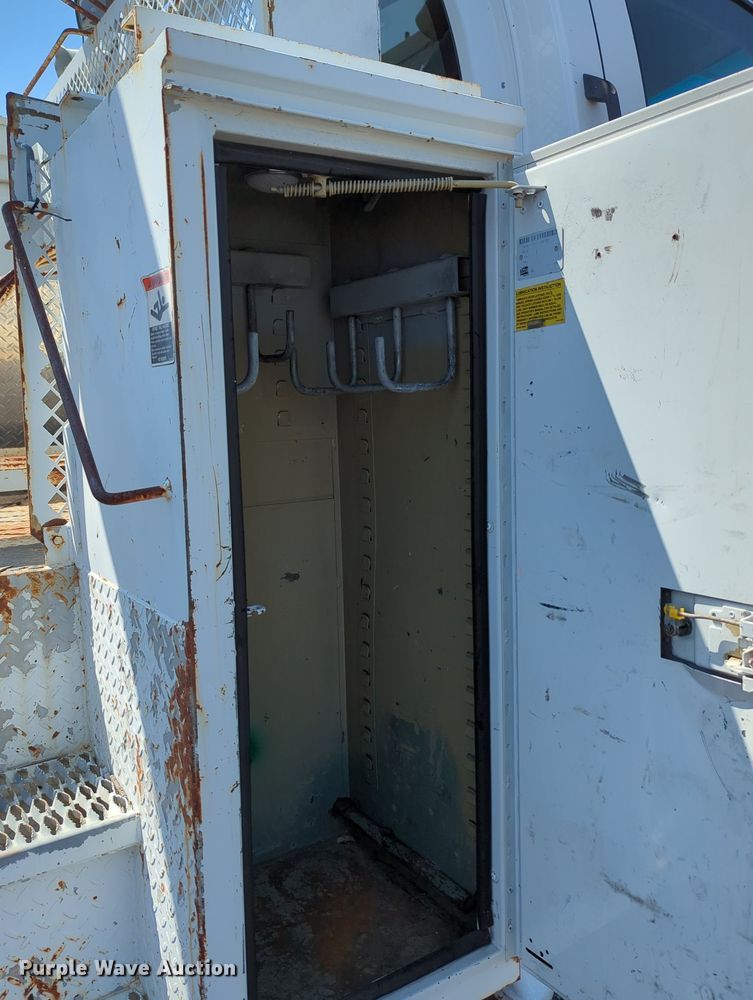 image for item KW9038 2006 Chevrolet C8500  bucket truck