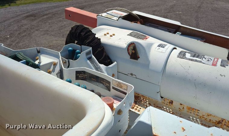 image for item KW9038 2006 Chevrolet C8500  bucket truck