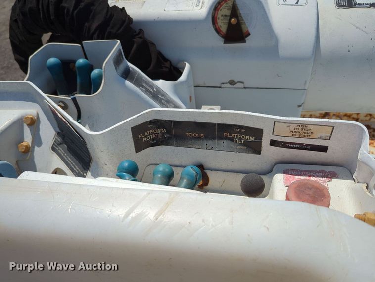 image for item KW9038 2006 Chevrolet C8500  bucket truck