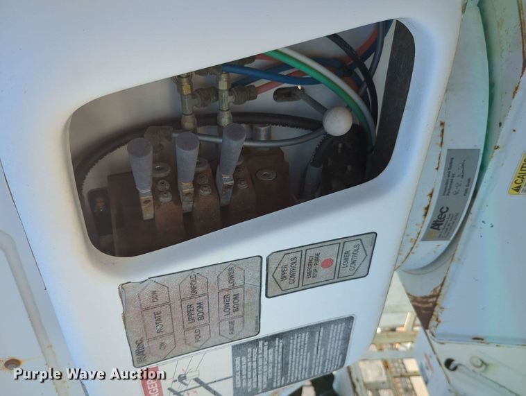 image for item KW9038 2006 Chevrolet C8500  bucket truck