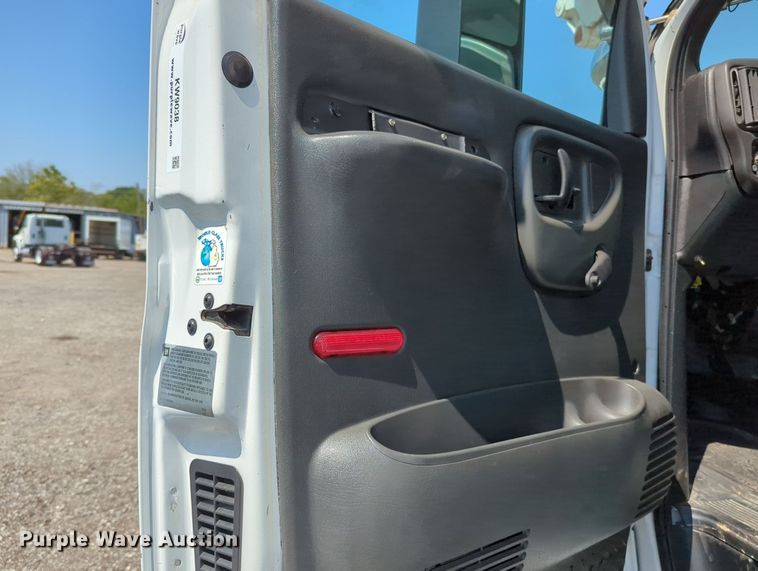 image for item KW9038 2006 Chevrolet C8500  bucket truck