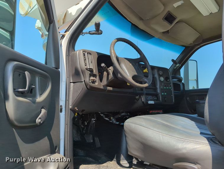 image for item KW9038 2006 Chevrolet C8500  bucket truck