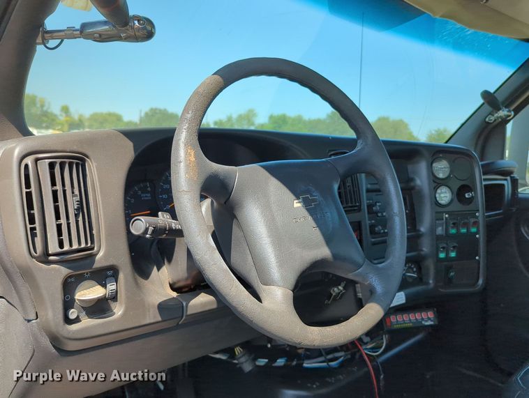 image for item KW9038 2006 Chevrolet C8500  bucket truck