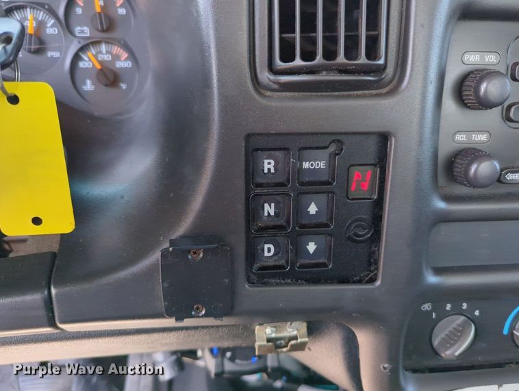 image for item KW9038 2006 Chevrolet C8500  bucket truck