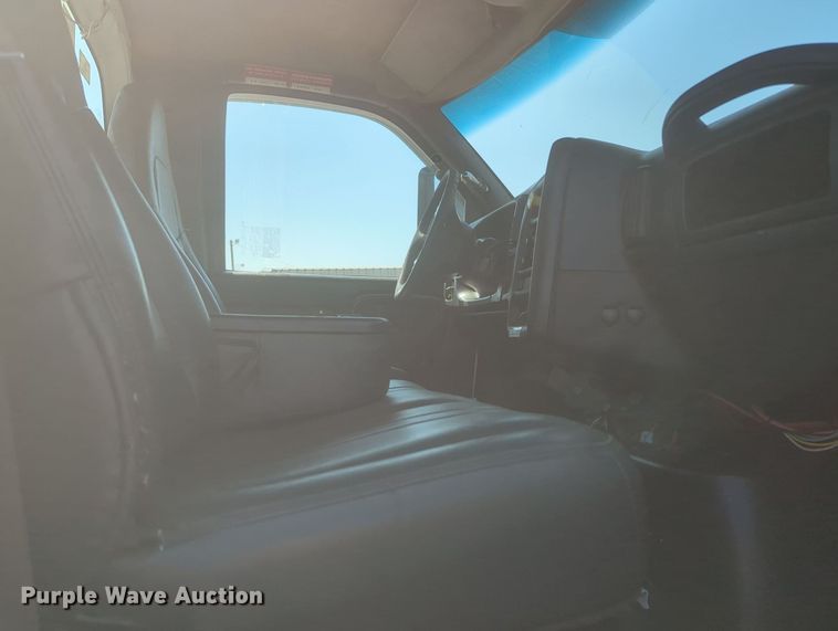 image for item KW9038 2006 Chevrolet C8500  bucket truck