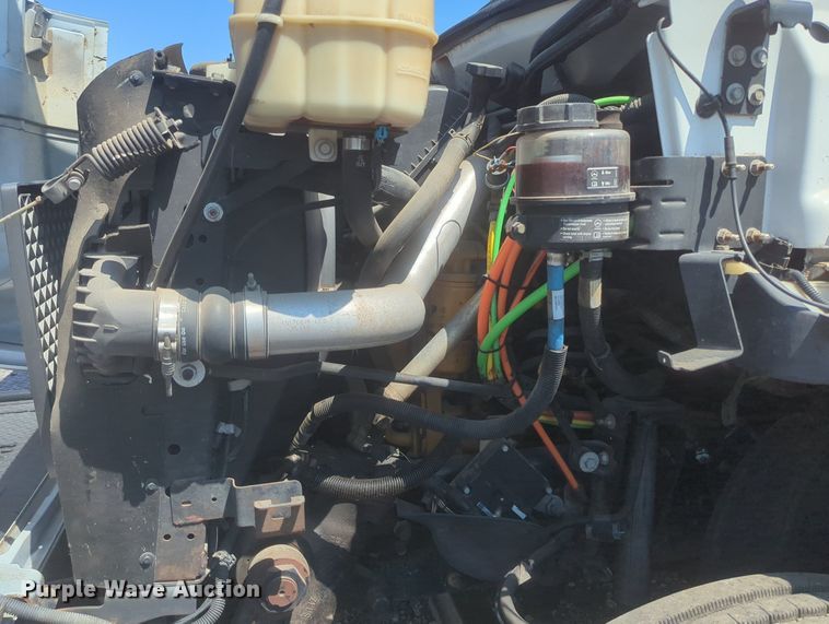 image for item KW9038 2006 Chevrolet C8500  bucket truck