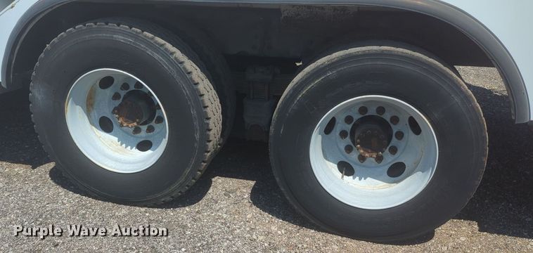 image for item KW9038 2006 Chevrolet C8500  bucket truck