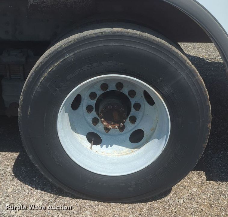 image for item KW9038 2006 Chevrolet C8500  bucket truck