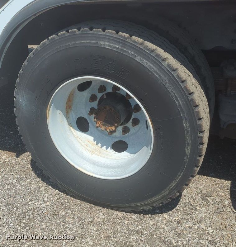 image for item KW9038 2006 Chevrolet C8500  bucket truck