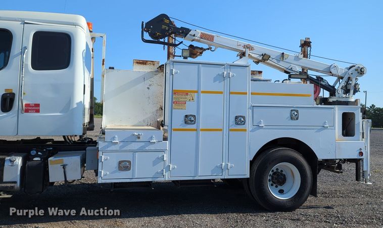 image for item KW9043 2013 Freightliner Business Class M2  utility / service truck