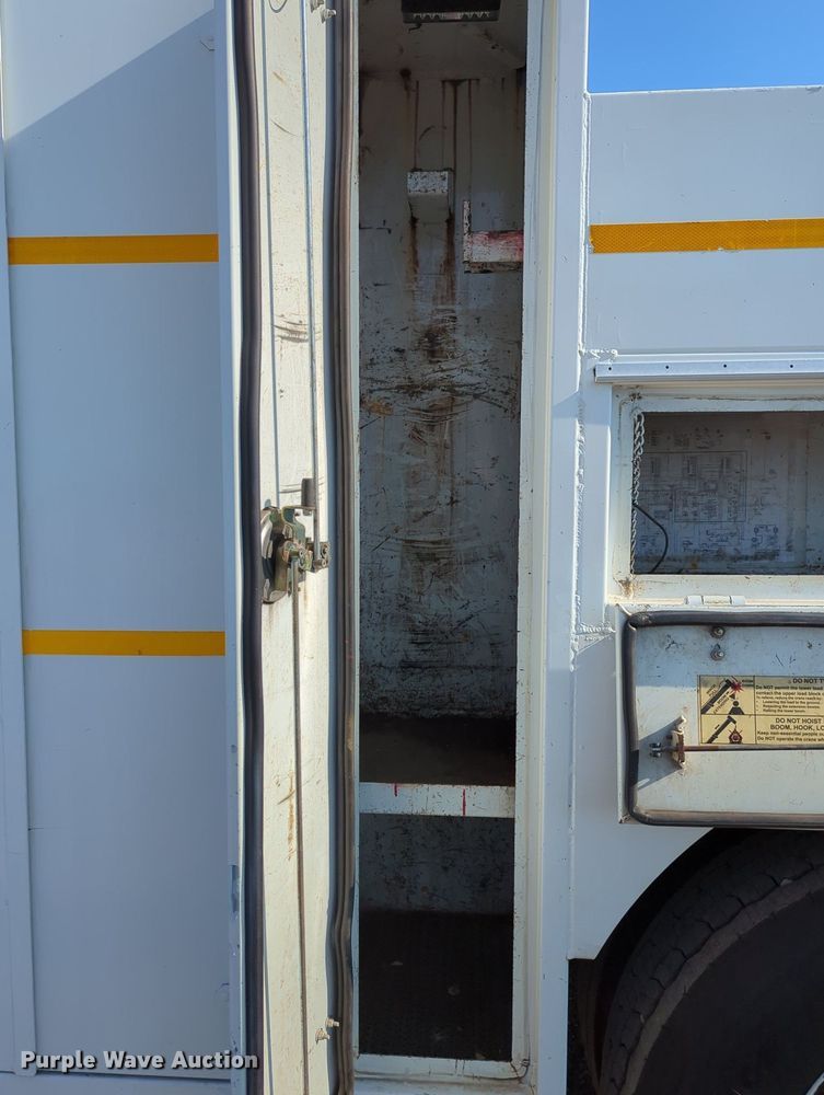 image for item KW9043 2013 Freightliner Business Class M2  utility / service truck