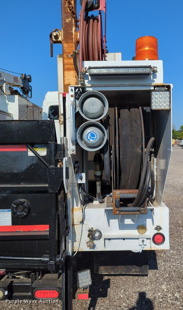 image for item KW9043 2013 Freightliner Business Class M2  utility / service truck