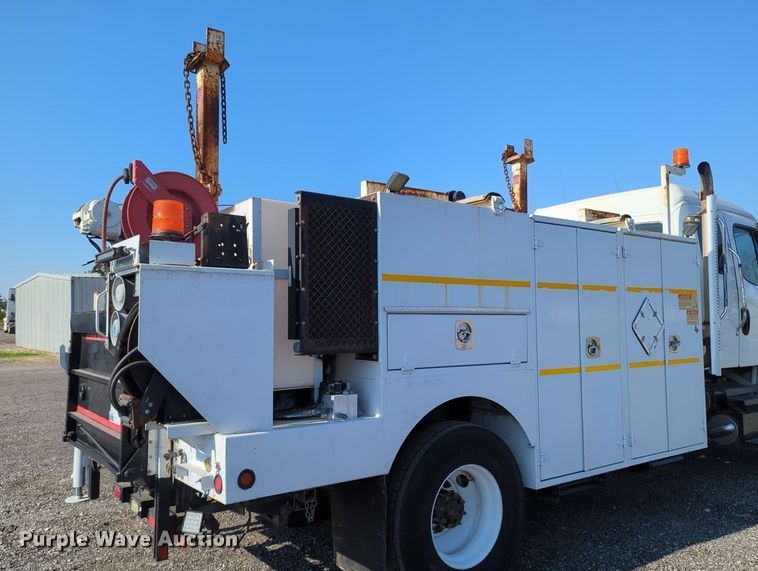 image for item KW9043 2013 Freightliner Business Class M2  utility / service truck