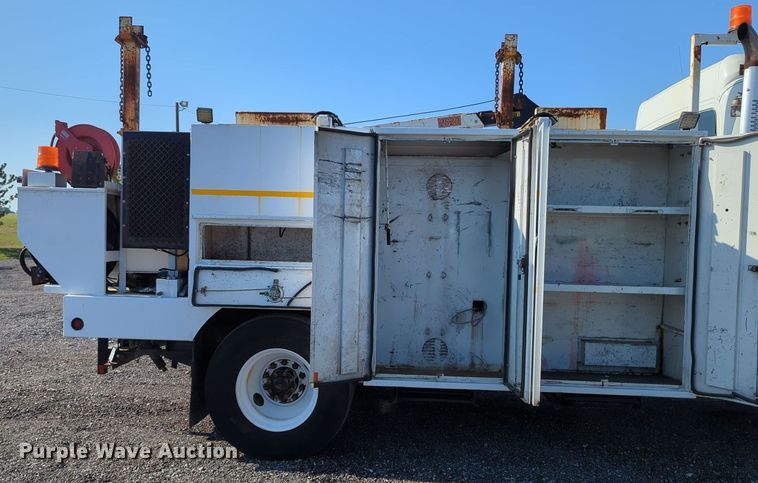 image for item KW9043 2013 Freightliner Business Class M2  utility / service truck