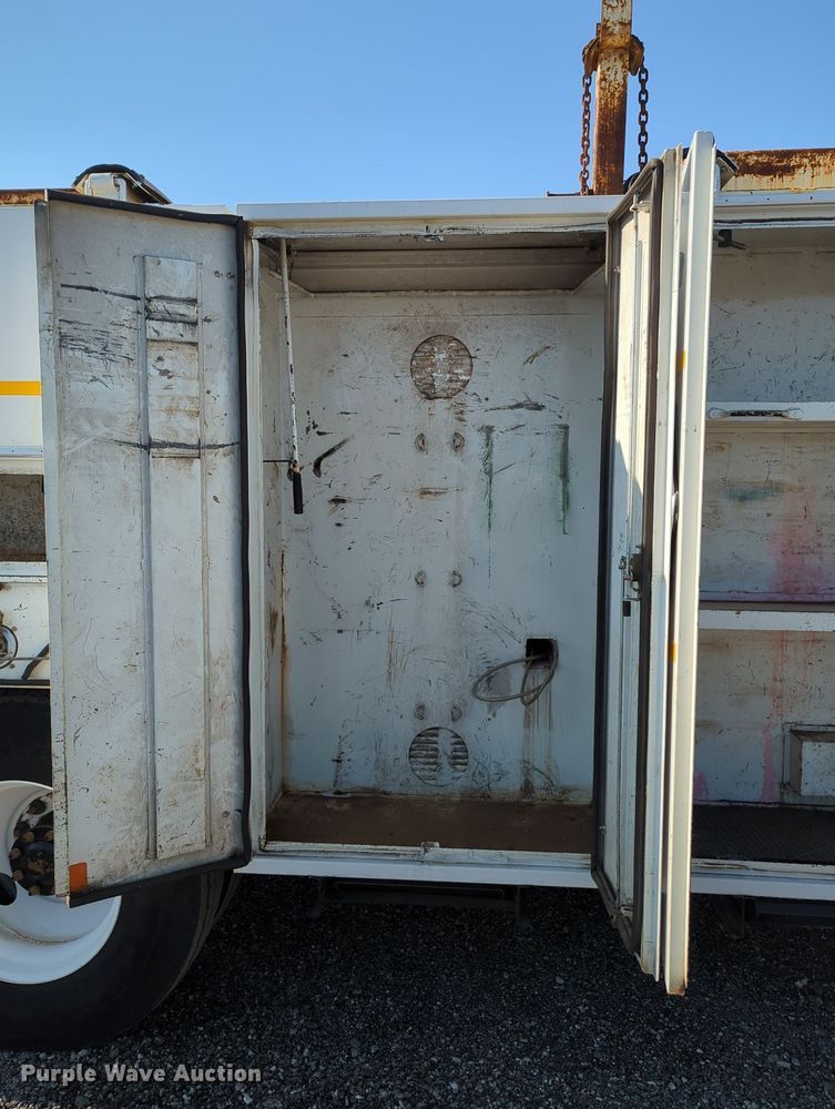 image for item KW9043 2013 Freightliner Business Class M2  utility / service truck