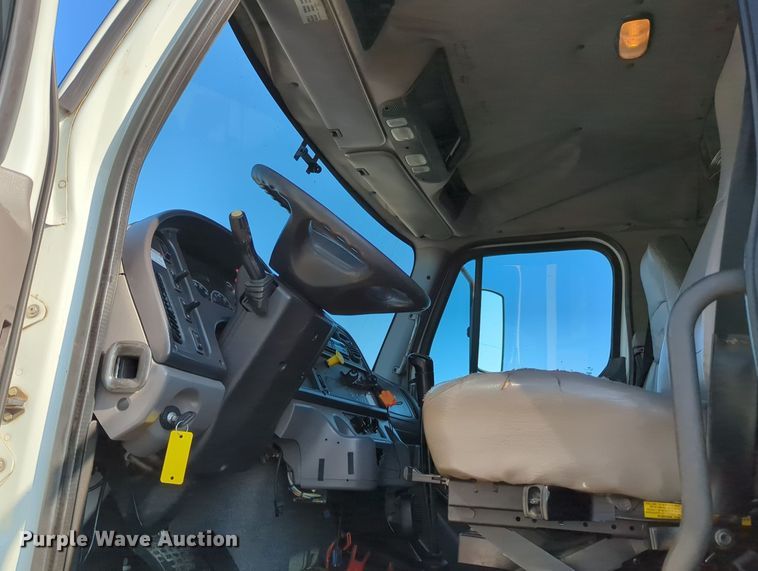 image for item KW9043 2013 Freightliner Business Class M2  utility / service truck