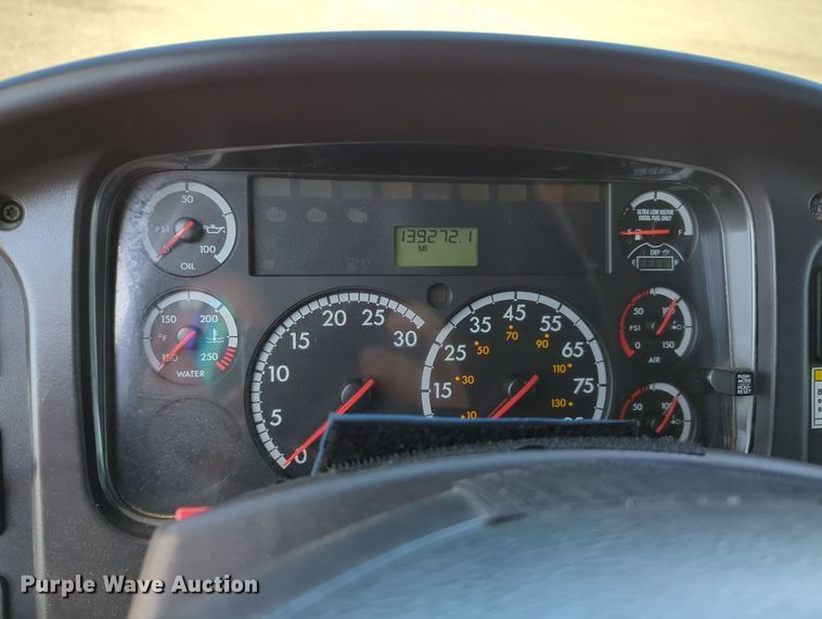 image for item KW9043 2013 Freightliner Business Class M2  utility / service truck