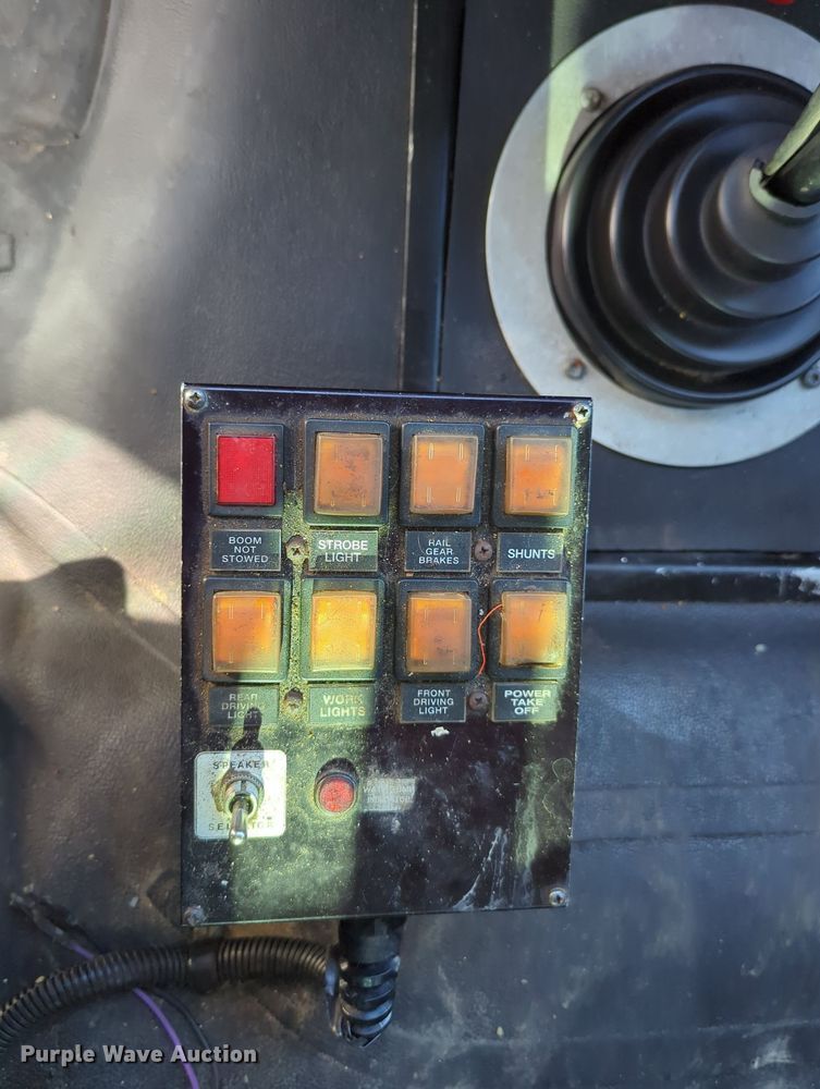 image for item KW9043 2013 Freightliner Business Class M2  utility / service truck