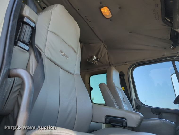 image for item KW9043 2013 Freightliner Business Class M2  utility / service truck