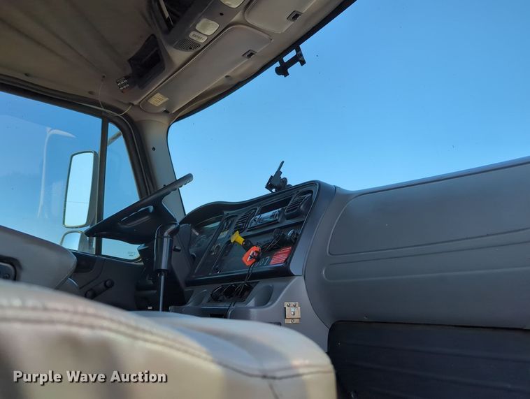 image for item KW9043 2013 Freightliner Business Class M2  utility / service truck